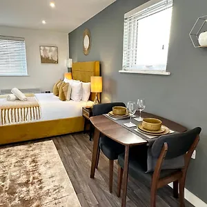A Cozy Hideaway With Balcony - Close To Apartment Bournemouth